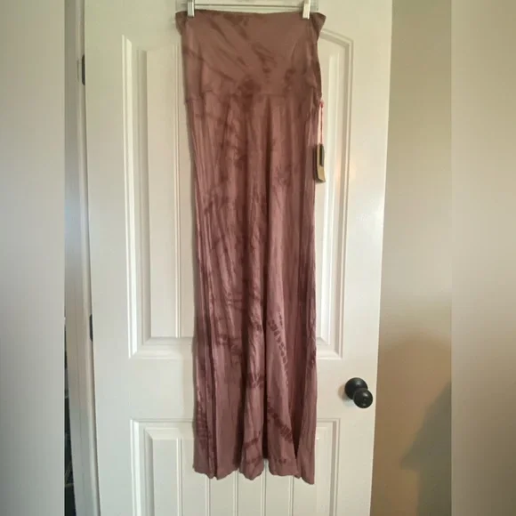 Billabong Tie-Dye Maxi Skirt in Mauve - Picture 7 of 11